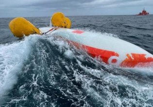 Γάλλος επέζησε 16 ώρες σε αναποδογυρισμένο σκάφος στον Ατλαντικό