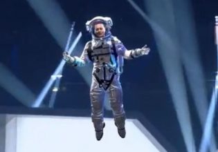 Σάλος με την εμφάνιση του Τζόνι Ντεπ στα MTV – Δίχασε το Twitter η στολή αστροναύτη [Βίντεο]