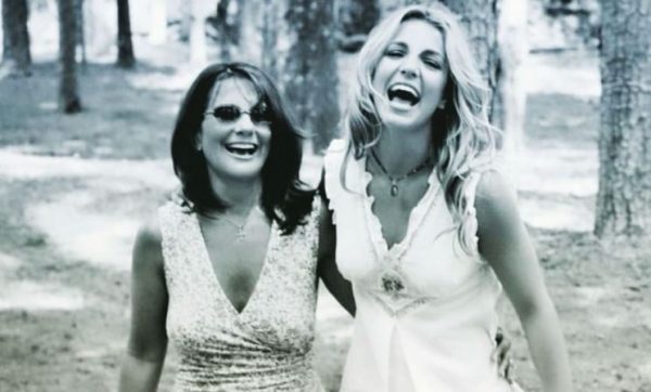 Σπάει τη σιωπή της η μαμά της Μπρίτνεϊ Σπίαρς μετά το επίμαχο βίντεο – «Έχω δοκιμάσει τα πάντα»