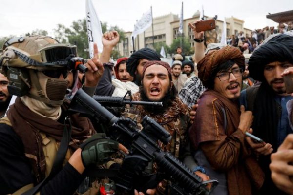 Αφγανιστάν: Οι Ταλιμπάν κατηγορούν το Πακιστάν ότι επιτρέπει σε drones των ΗΠΑ να χρησιμοποιούν τον εναέριο χώρο του