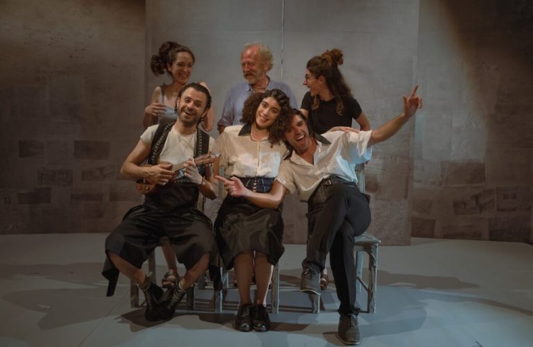 «Μάθημα Ιστορίας»: Ενα πολυβραβευμένο έργο για τη Μικρασιατική Καταστροφή