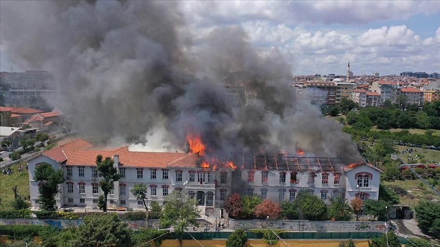 Turkey: Large fire at the Greek hospital in Istanbul