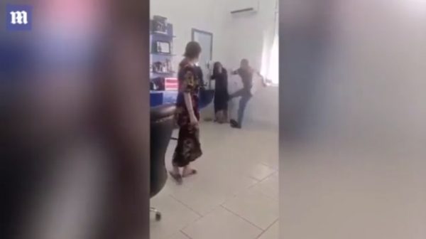 Τουρκμενιστάν: Άνδρας χτυπάει τη σύζυγό του μέσα σε κέντρο ομορφιάς