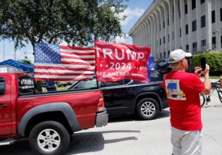 «Ομηροι» του Τραμπ οι Ρεπουμπλικανοί