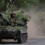 Ουκρανία: Παρέλαβε αμερικανικά πυροβόλα και σοβιετικά ελικόπτερα από τη Λετονία