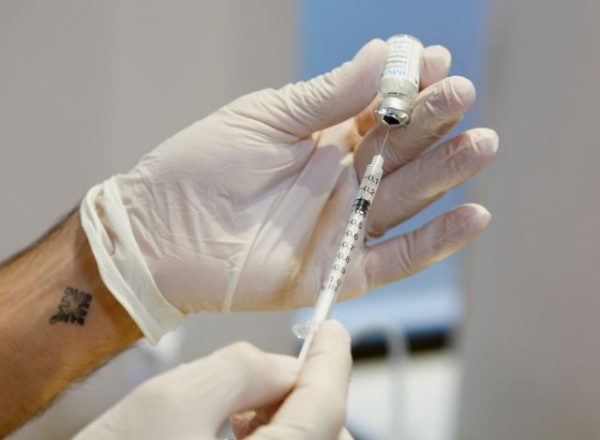 Βασιλακόπουλος: Ετοιμάζονται εμβόλια σε μορφή σπρέι που θα εμποδίζουν τη μετάδοση του κοροναϊού
