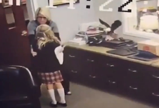 Συγκινητικό βίντεο: Η στιγμή που ανακοινώνεται σε κοριτσάκι πως θα υιοθετηθεί