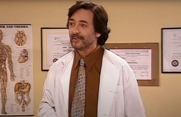 Θυμάστε τον Δρ. Βουλίδη από το Κωνσταντίνου και Ελένης; Σήμερα δεν θα τον αναγνώριζε ούτε ο Χάρης Ρώμας