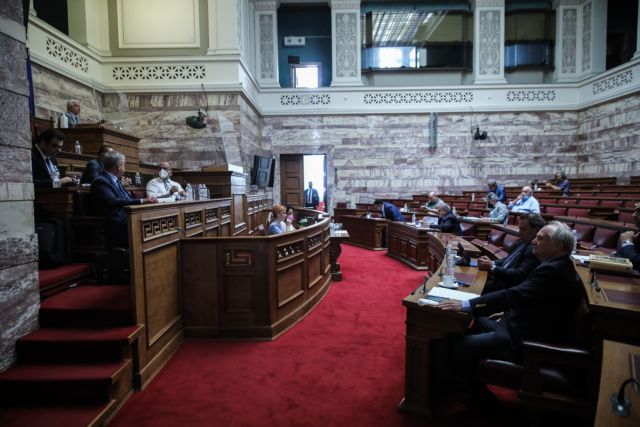Υποκλοπές: Σύγκληση της Επιτροπής Θεσμών της Βουλής ζητάει ο ΣΥΡΙΖΑ