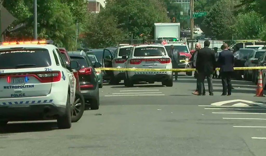 Ουάσιγκτον: Ενοπλη επίθεση με 2 νεκρούς και 3 τραυματίες – Πυροβολούσαν περαστικούς