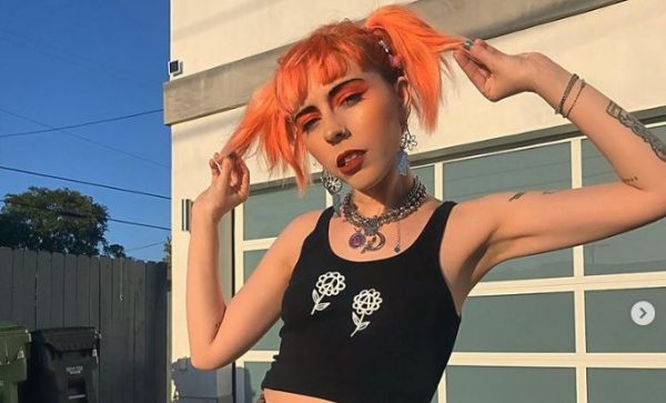 Ινφλουένσερ σοσιαλίστρια: Ιδιοκτήτρια καταστήματος εξηγεί πώς οι επιχειρήσεις κρατούν όλα τα κέρδη για τον εαυτό τους