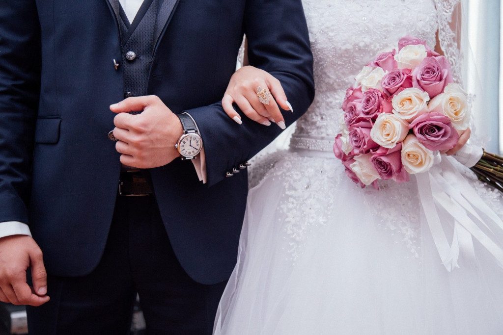 Νύφη σε απόγνωση ζητά από τους καλεσμένους να πληρώσουν τη δεξίωση του γάμου