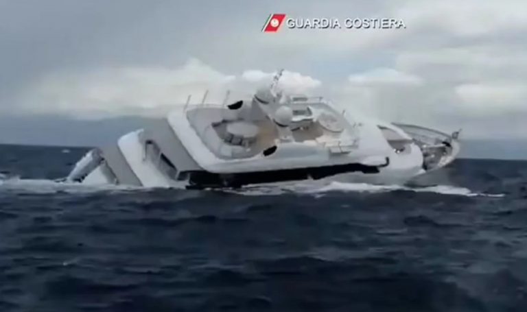 Βίντεο ντοκουμέντο: Η δραματική στιγμή της βύθισης σούπερ γιοτ 40 μέτρων