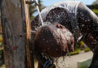 Στις παραλίες και τα σιντριβάνια για «ανάσες» δροσιάς για τους Αθηναίους