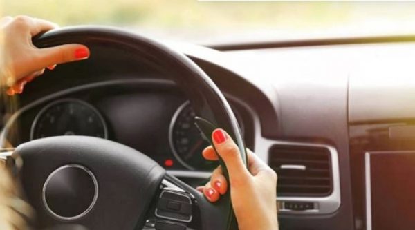 Σε αυτόν τον δρόμο απαγορεύεται να φοράς… ζώνη ασφαλείας