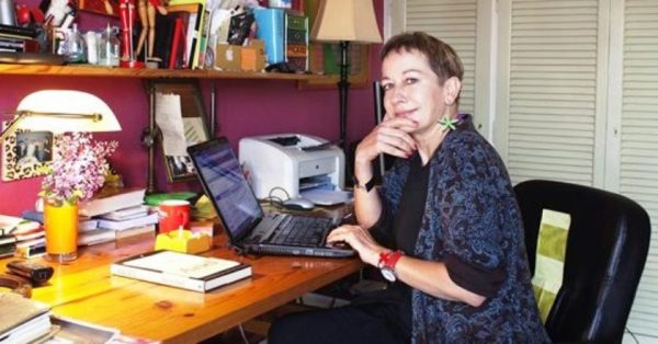 Λένα Διβάνη: «Για να θυμηθούμε τι θα πει γυναίκα με Γ κεφαλαίο»