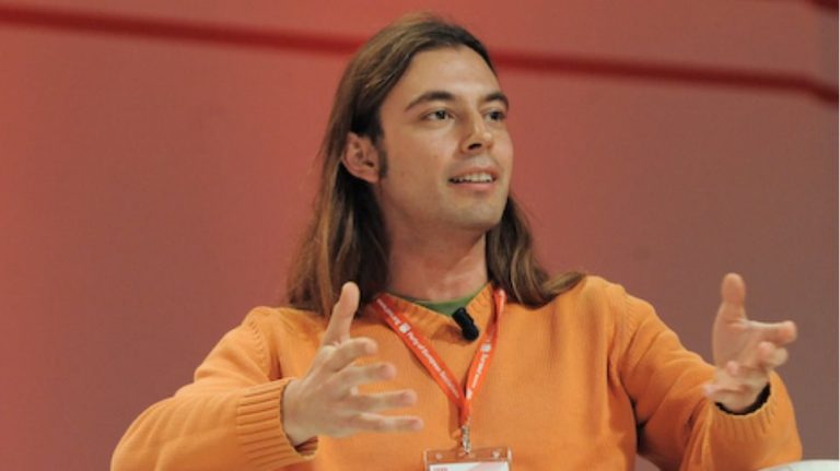 Το «όλα τζάμπα» του Κρίτωνα και τα «λεφτόδεντρα» που ξαναφυτρώνουν στην Ελλάδα