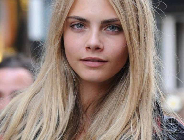 Κάρα Ντέλεβιν: Η πρώτη δημόσια εμφάνιση μετά το βίντεο με την αλλοπρόσαλλη συμπεριφορά της