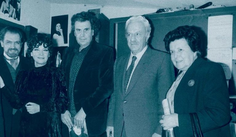 Όταν ο Χαρίλαος Φλωράκης γνώρισε την Τζένη Καρέζη