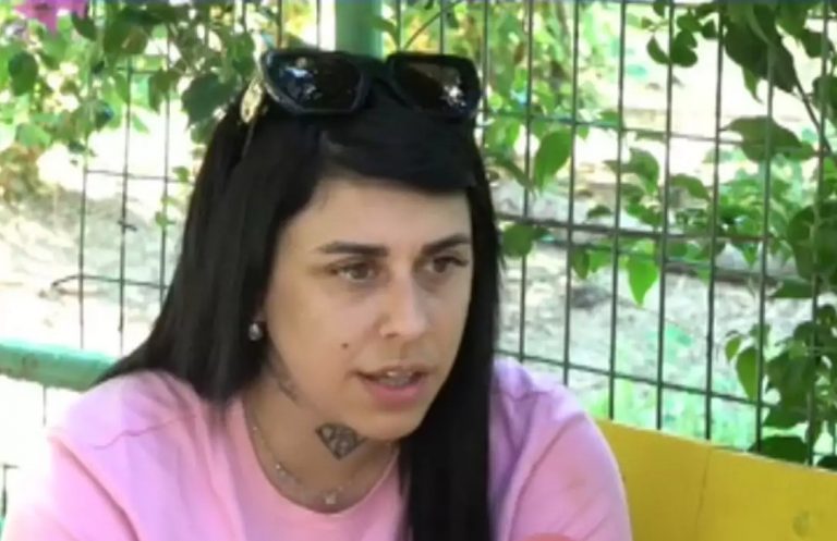 Super Κική: «Έχω κατάθλιψη, να προσέχεις…» – Η απάντηση στον πεζό που παραλίγο να παρασύρει με το αυτοκίνητό της