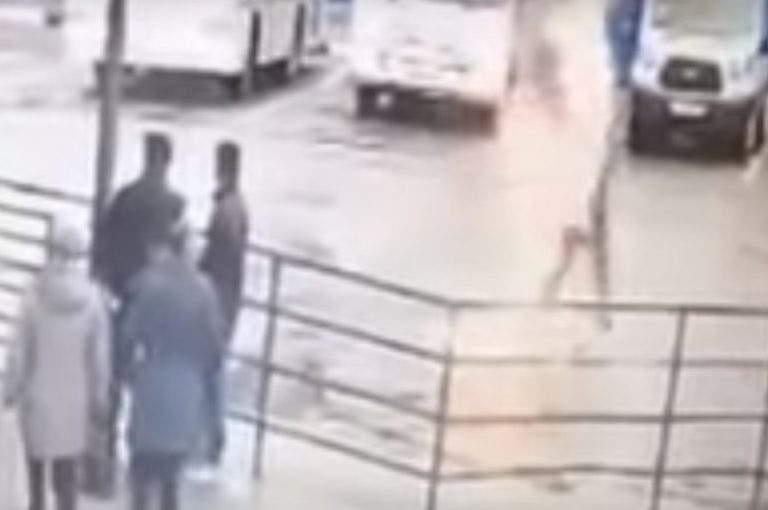 Ρωσία: Στρατεύσιμος αυτοπυρπολήθηκε για να μην πολεμήσει στην Ουκρανία – Βίντεο σοκ