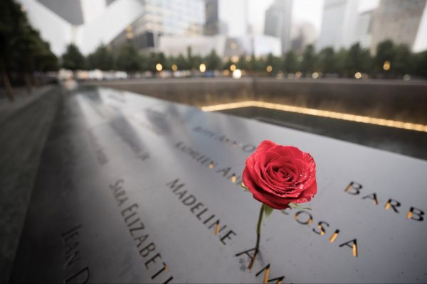 ΗΠΑ: Είκοσι ένα χρόνια μετά τιμούν τη μνήμη των θυμάτων της 11ης Σεπτεμβρίου 2001