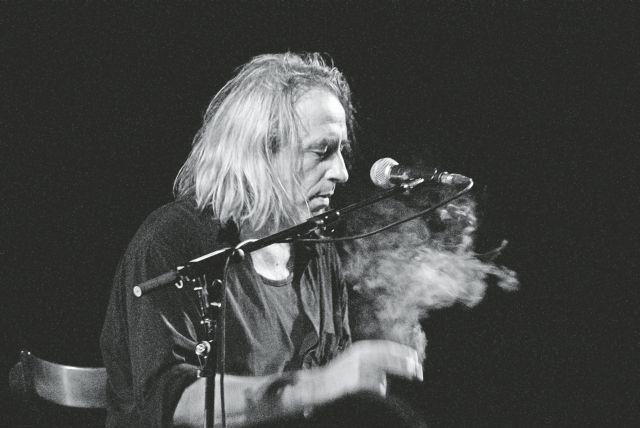 O Γιάννης Αγγελάκας & οι 100°C απόψε στο Θέατρο Βράχων