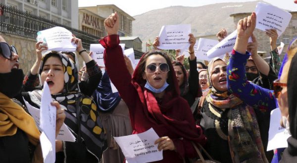 Αφγανιστάν: Διαδήλωση μαθητριών – Οι Ταλιμπάν δεν τους επέτρεψαν να παρακολουθήσουν μαθήματα