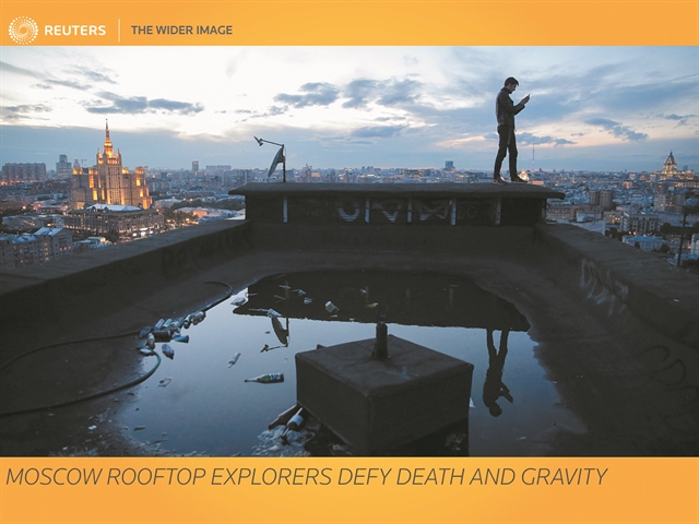 Μας γράφει από τη Μόσχα