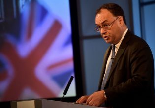 Τράπεζα της Αγγλίας: «Παρακολουθούμε στενά τη βουτιά της λίρας»