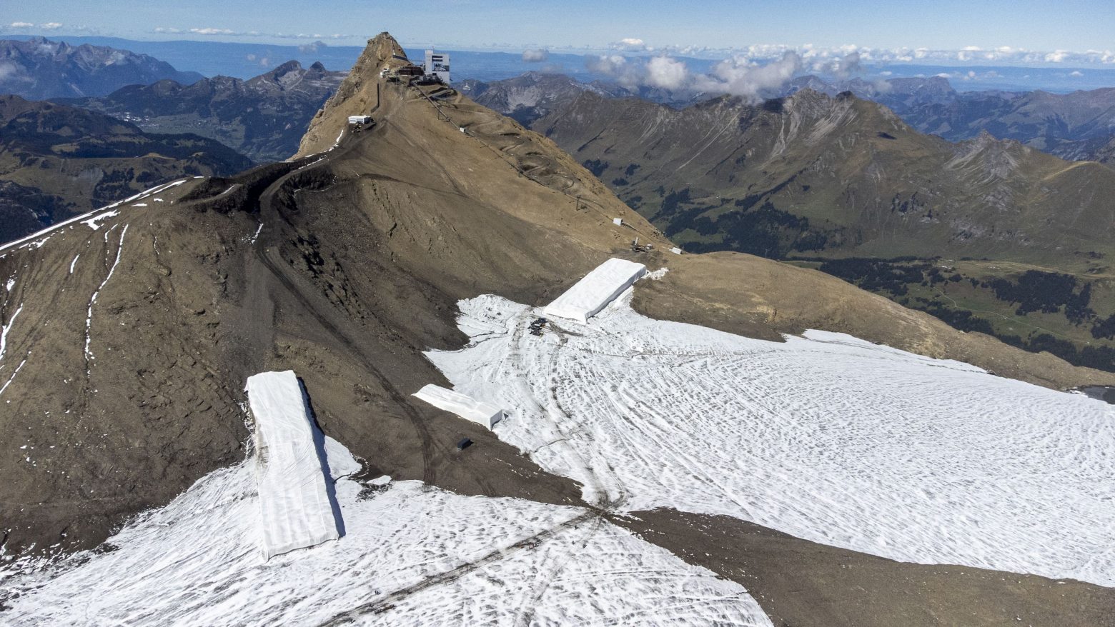 Κλιματική αλλαγή: Μονοπάτι εμφανίστηκε για πρώτη φορά ανάμεσα σε παγετώνες των Άλπεων