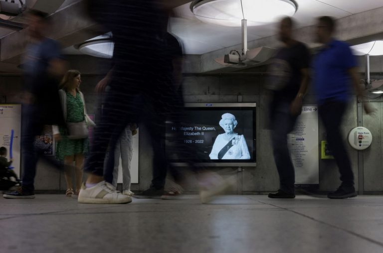 Infobesity: Η κάλυψη του θανάτου της Ελισάβετ φέρνει «πληροφοριακή κόπωση»