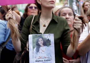 Μ. Συρεγγέλα: Σε αυτόν τον αγώνα είμαστε μαζί με τις γυναίκες του Ιράν