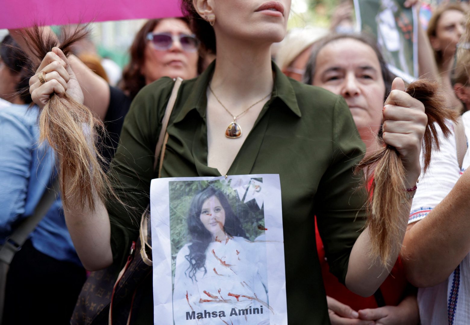 Μ. Συρεγγέλα: Σε αυτόν τον αγώνα είμαστε μαζί με τις γυναίκες του Ιράν