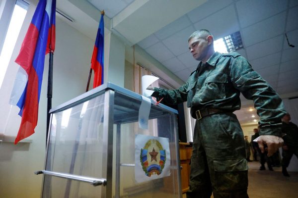 Ρωσία: Σε εξέλιξη τα δημοψηφίσματα – «Διεξάγονται σύμφωνα με τον καταστατικό χάρτη του ΟΗΕ, έχουν προσκληθεί διεθνείς παρατηρητές»