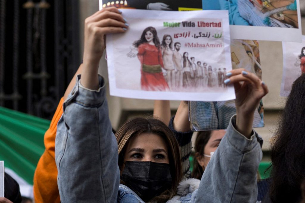 Ιράν: Συνεχίζονται οι οργισμένες διαδηλώσεις, πάνω από 50 οι νεκροί – Συγκέντρωση συμπαράστασης σήμερα στο Σύνταγμα