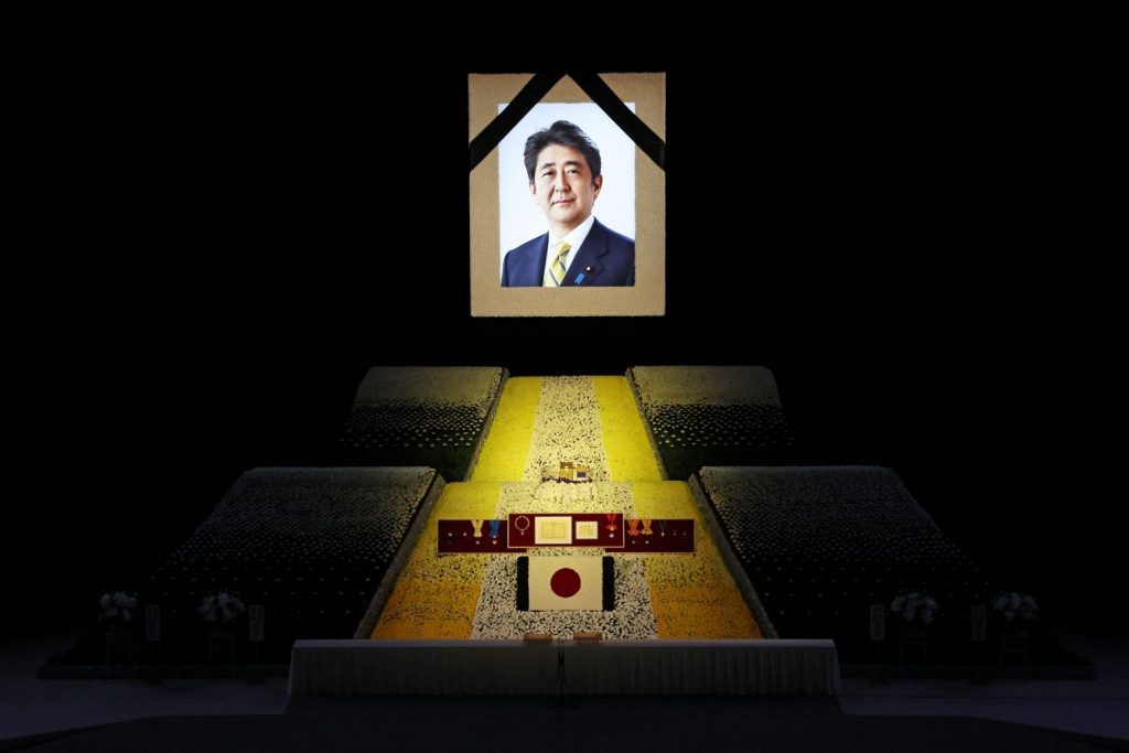 Σίνζο Άμπε: Η κηδεία του στο φόντο διαμαρτυριών – Γιατί έχει διχαστεί η Ιαπωνία