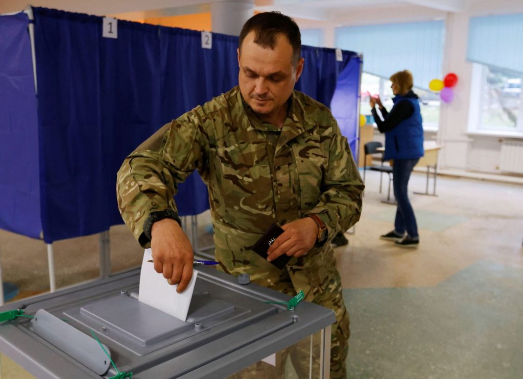 Ουκρανία: «Δεν θα αλλάξουν τίποτα» στις ενέργειες του Κιέβου τα δημοψηφίσματα