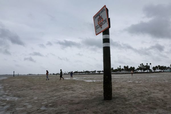ΗΠΑ: Δεν άφησε τίποτα στο πέρασμά του ο κυκλώνας Ίαν – «Ρούφηξε» όλη τη θάλασσα στον κόλπο της Τάμπα