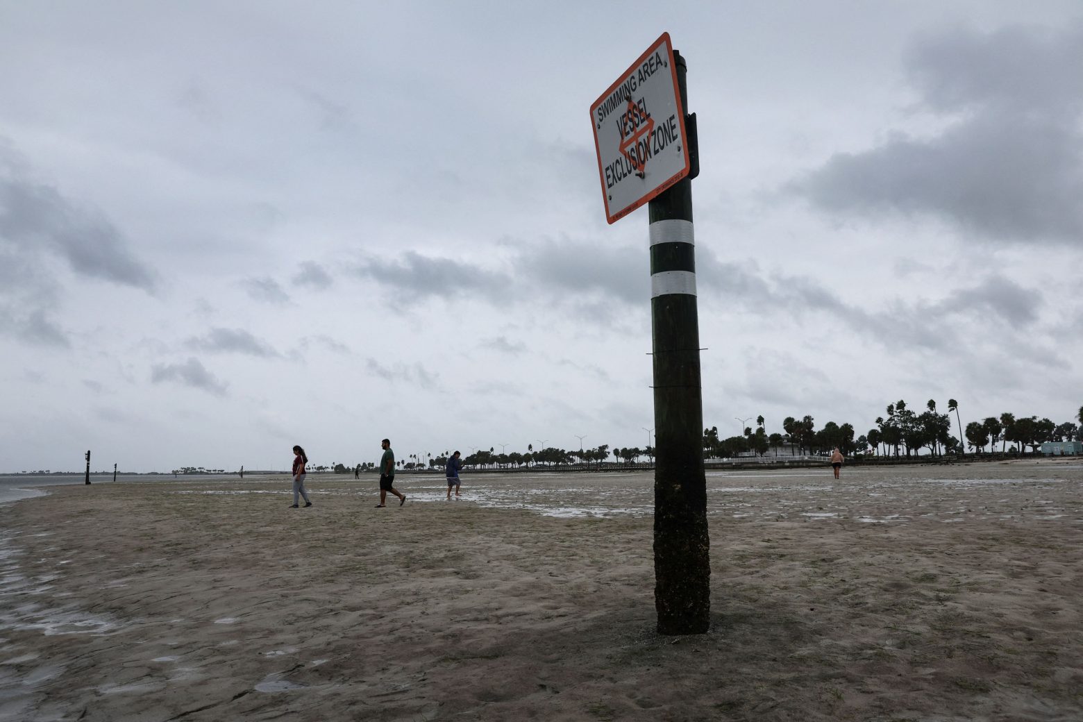 ΗΠΑ: Δεν άφησε τίποτα στο πέρασμά του ο κυκλώνας Ίαν - «Ρούφηξε» όλη τη θάλασσα στον κόλπο της Τάμπα