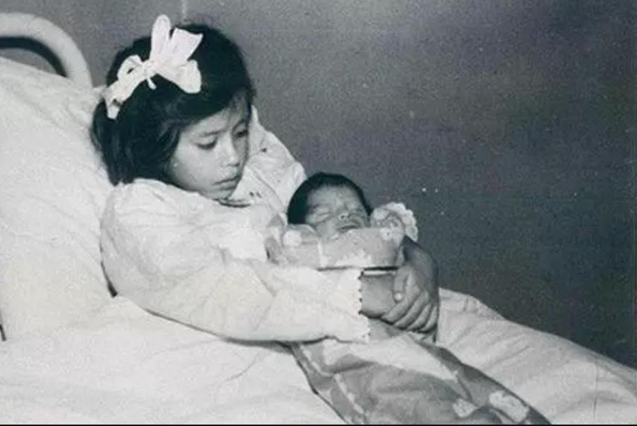 Λίνα Μεντίνα: Το κορίτσι που έγινε μητέρα στην ηλικία των πέντε ετών