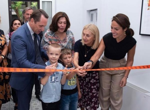 «Μαζί για το Παιδί»: Εγκαίνια ξενώνα Ιρίνα από τη Δόμνα Μιχαηλίδου για τα παιδιά και τις μητέρες από την Ουκρανία