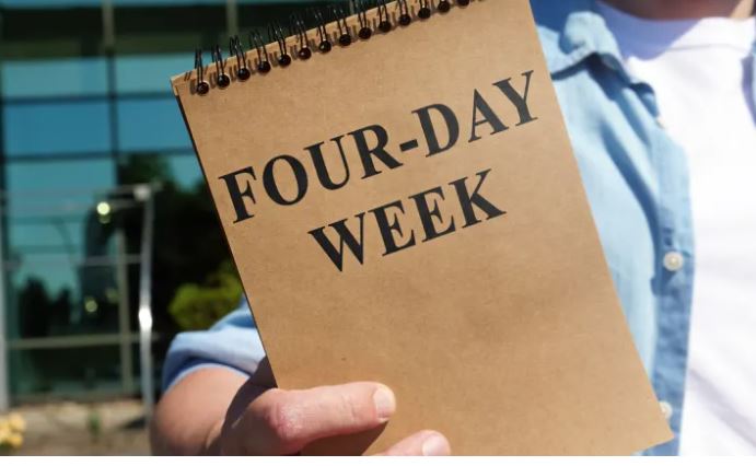 Βρετανία: Οι μισές επιχειρήσεις αύξησαν την παραγωγικότητα με την τετραήμερη εργασία
