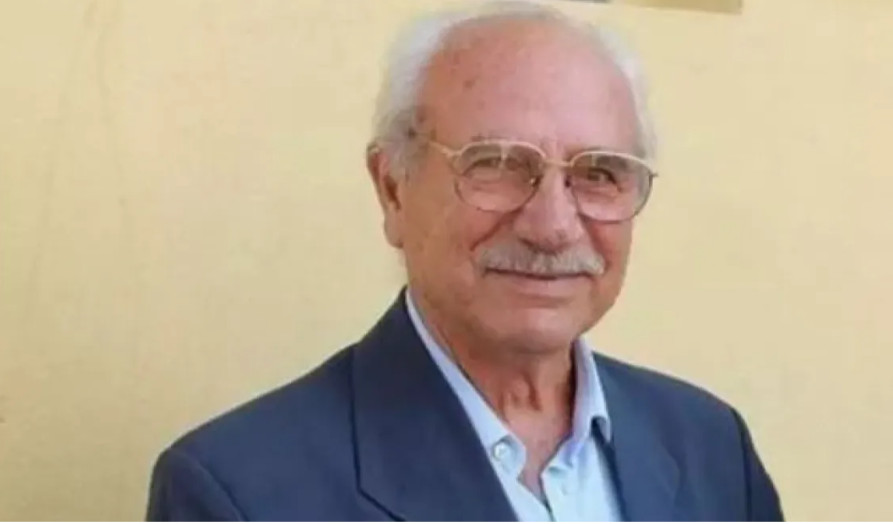 Ηράκλειο: Τιμήθηκε από τον πρύτανη 88χρονος που αποφοίτησε από το Πανεπιστήμιο Κρήτης