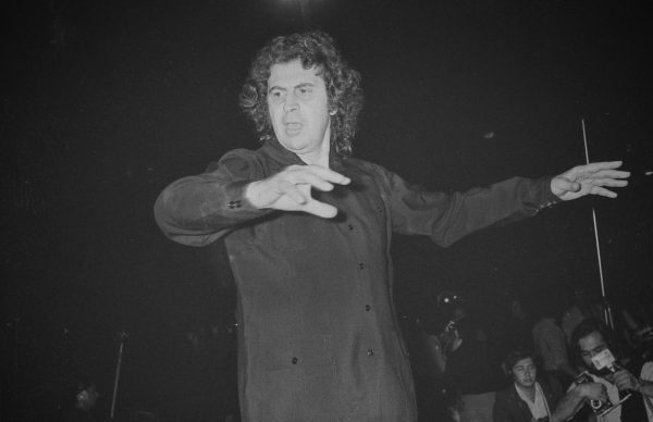 Μίκης Θεοδωράκης: «Να είμαστε όλοι συνετοί και ενωμένοι»