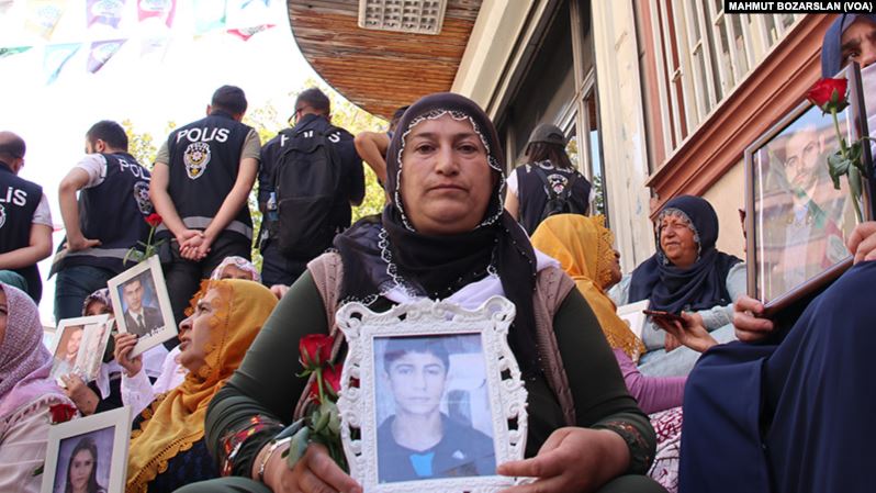 Τουρκία: Ποιες είναι οι «Μητέρες του Ντιγιάρμπακιρ» που προστατεύει ο Ερντογάν