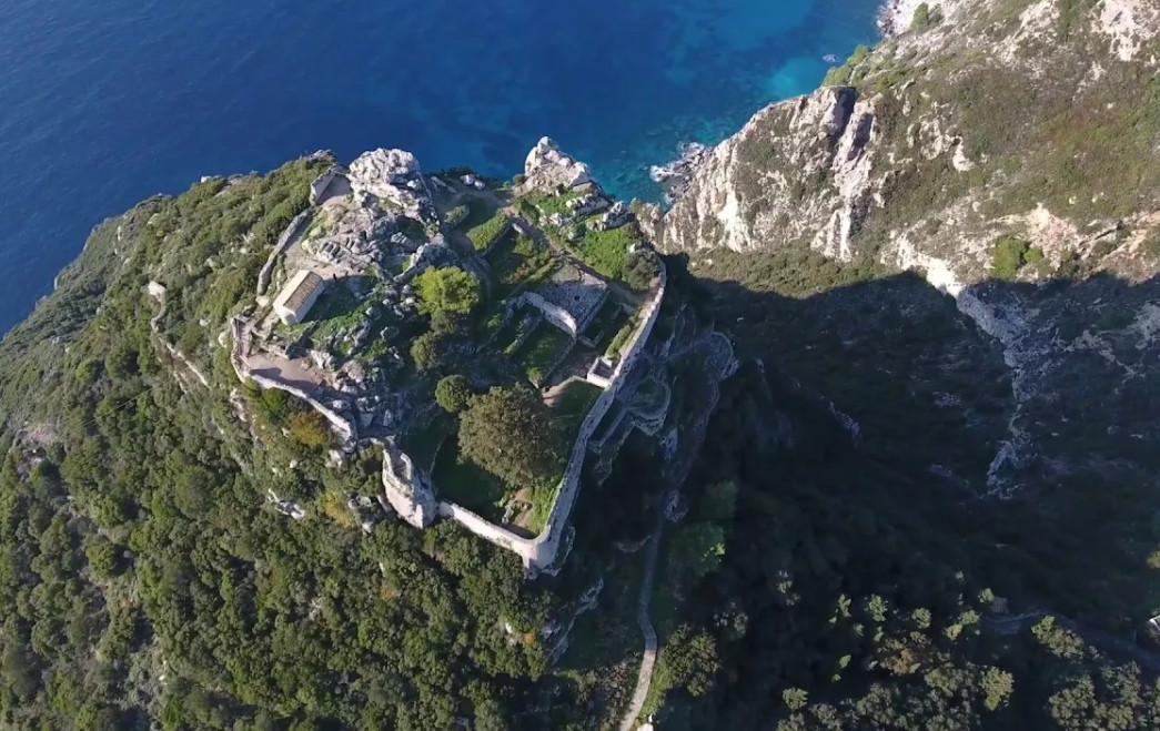 Κέρκυρα: Επιχείρηση διάσωσης δύο νεαρών Βέλγων από απόκρημνες πλαγιές