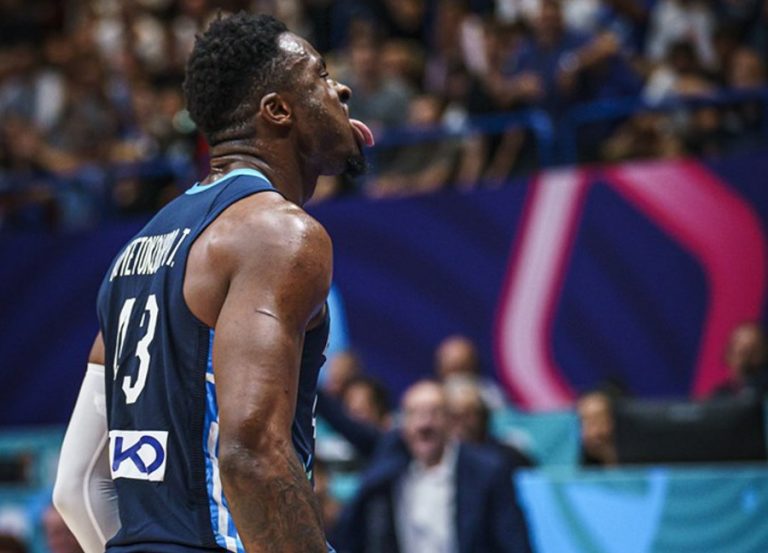 Ο Θανάσης πανηγύρισε με τη ψυχή του το… έπος του Γιάννη στο φινάλε