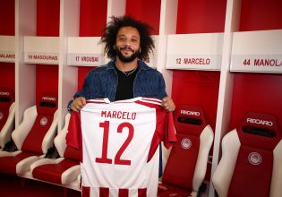 Τρέλα με την κόκκινη φανέλα – Ο Μαρσέλο πήρε στα χέρια του το «12» του Ολυμπιακού