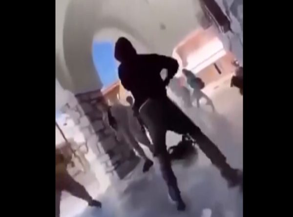 Αλιβέρι: Άγριο ξύλο μεταξύ δύο μαθητών – Ασθενοφόρο μετέφερε ανήλικο στο νοσοκομείο